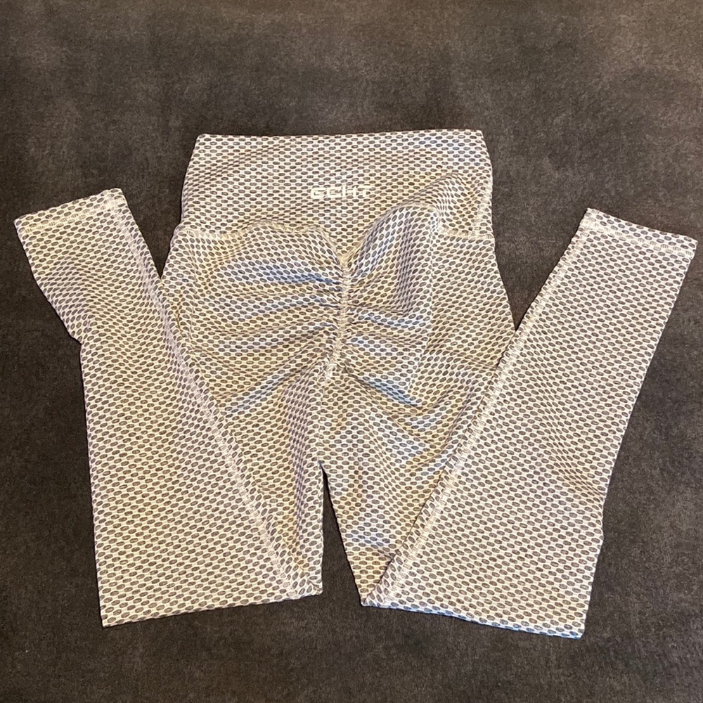 Scrunched butt leggings